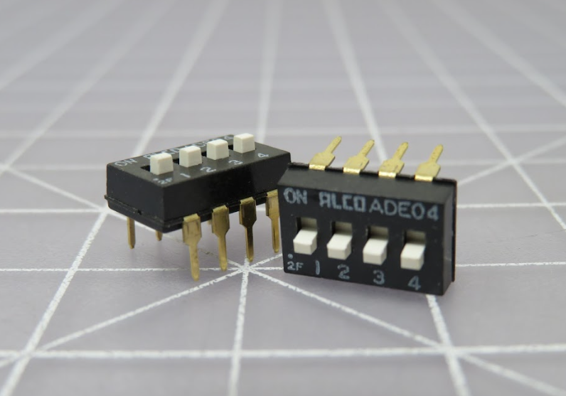 1 825057-3/ADE0404